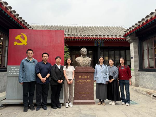 遵守“鐵規(guī)矩”，做好“學(xué)查改”——農(nóng)墾中心第一青年理論學(xué)習(xí)小組開展深入貫徹中央八項規(guī)定精神專題學(xué)習(xí)